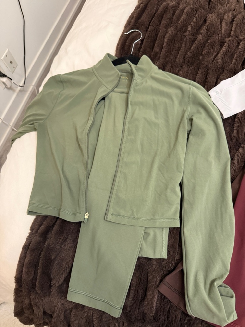 Aritzia Women’s Olive Green set butter